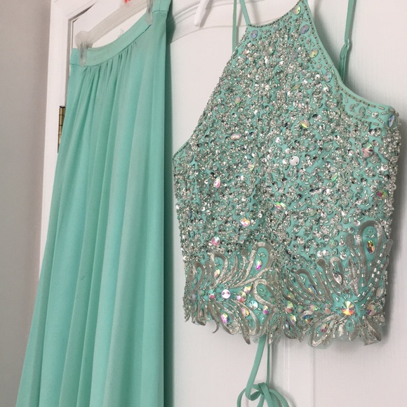 PROM DRESS👗🙊 - Picture 2 of 4